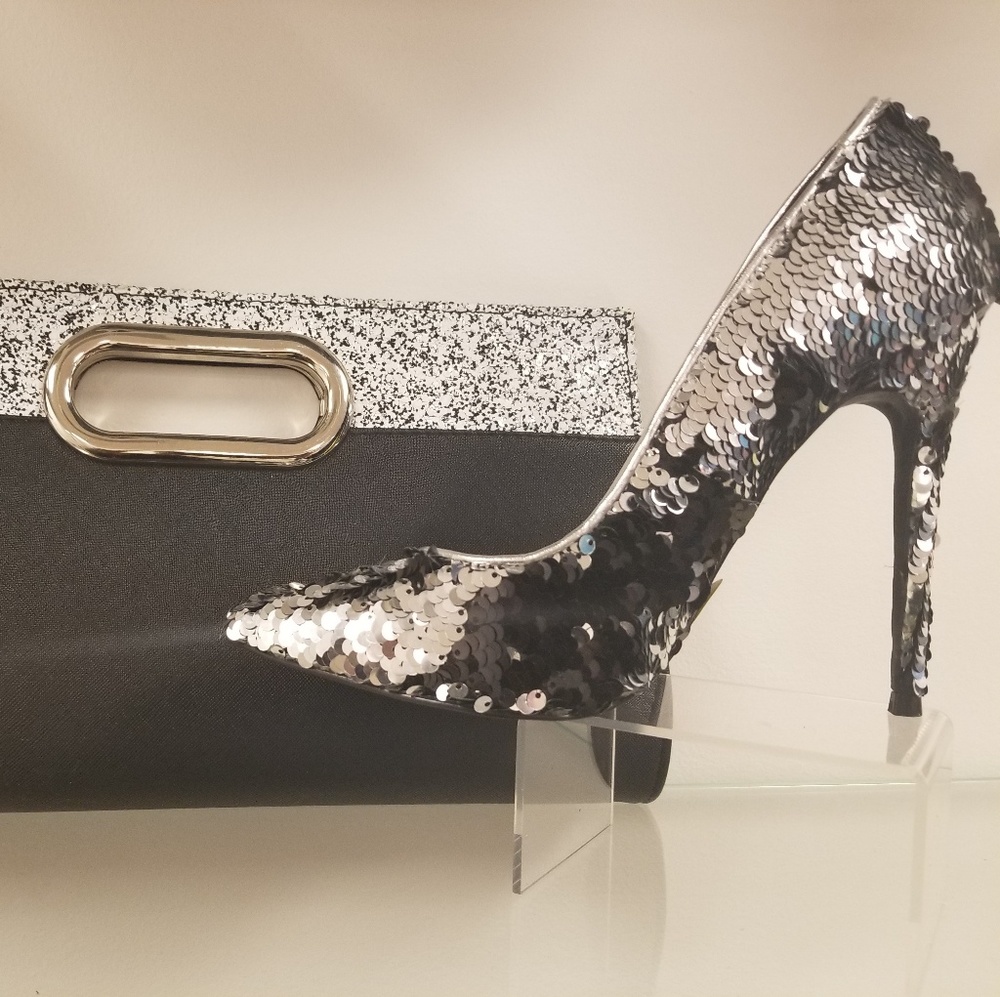 Famous Pumps - Picture 2 of 3